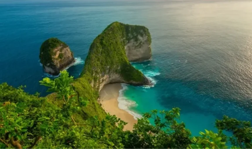 Cliffside Journeys: Where Land Meets The Endless Sea